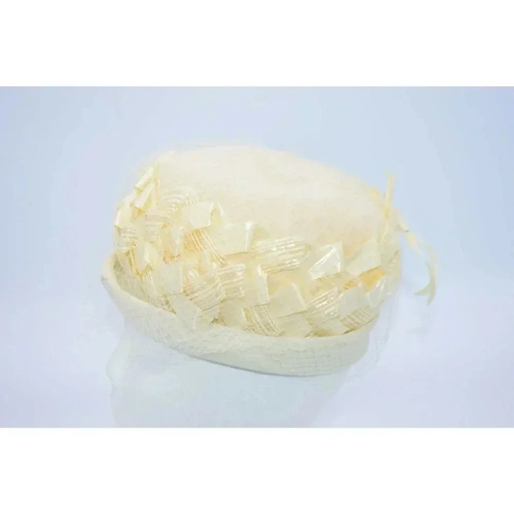 1950s Ivory Lady’s Netted Hat with Feather Bird - Picture 1 of 6